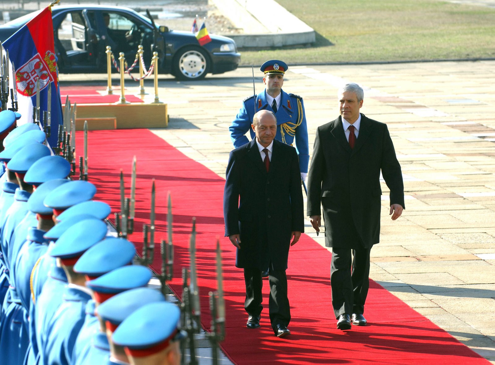 [basescu+si+tadici.jpg]