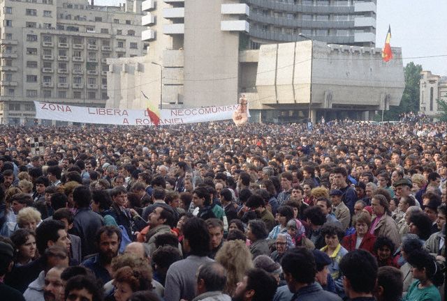 [1990-miting+piata+universitatii.jpg]
