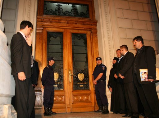 [secu+bor+la+poarta.jpg]