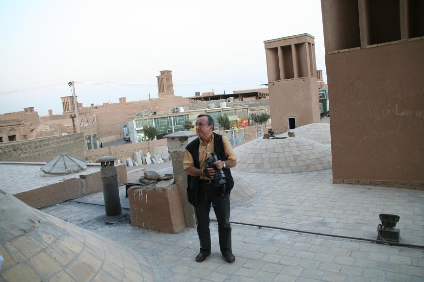 [Ion+Cristoiu+Iran+Acoperisuri+Yazd+Roncea+3.JPG]