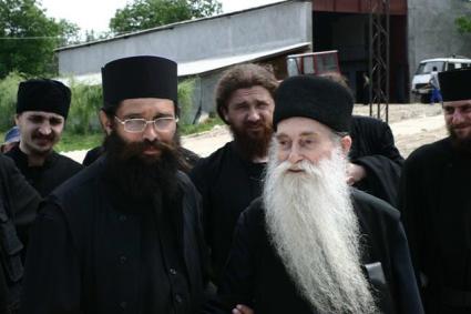 [Parintele+Arsenie+Papacioc+dervent.jpg]