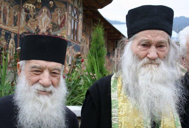 [Parintele+Gheorghe+Calciu+si+Parintele+Justin+Parvu.jpg]