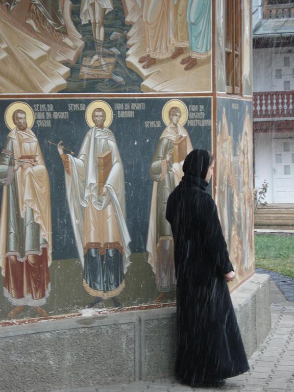 [Maicuta+Manastirea+Petru+Voda+4.JPG]