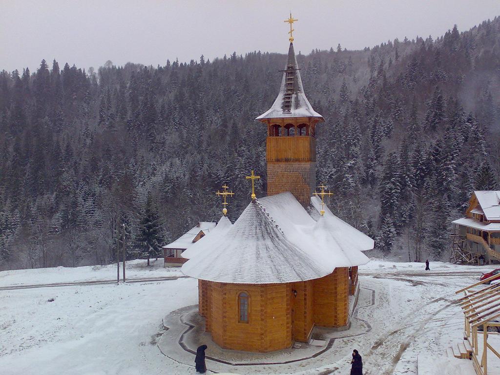 [Manastirea+de+Maici+de+la+Petru+Voda.jpg]