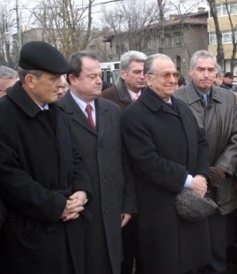 [stolojan+blaga+iliescu+roman.jpg]