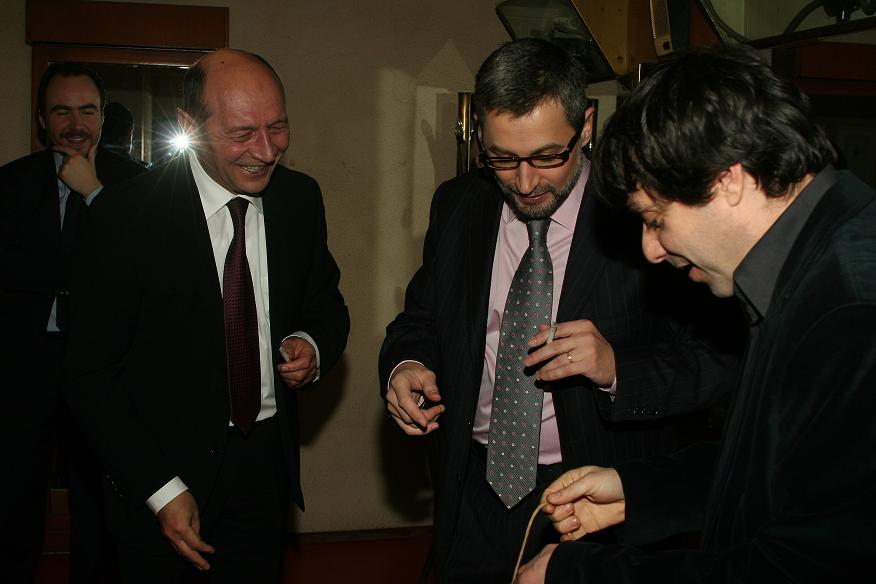 [Bobby+Paunescu+Basescu+Nasul+Roncea.JPG]