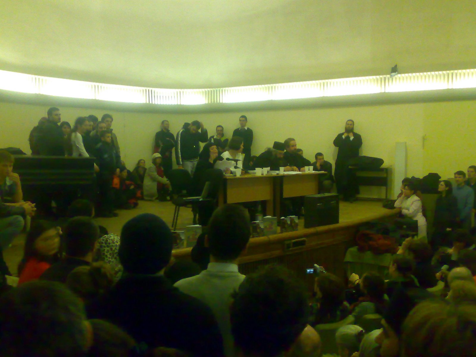 [Conferinta+anti-cip+sala+Dalles.jpg]