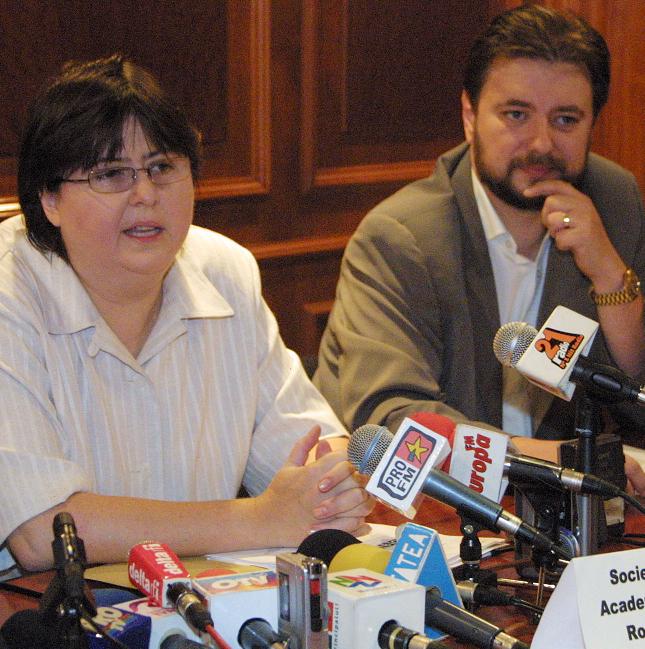 [Alina+Muingiu+Mungiu+Pipi+di+Cristian+Pirvulescu+666.jpg]