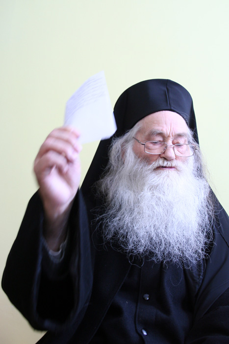 [Parintele+Iustin+Petru+Voda.JPG]