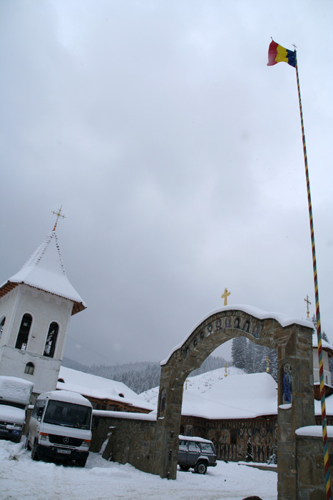 [Manastirea+Petru+Voda.JPG]