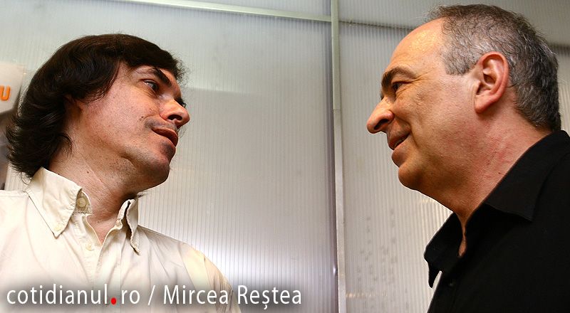 [Doi+limbrici+ai+mintii+Cartarescu+si+Liiceanu.jpg]