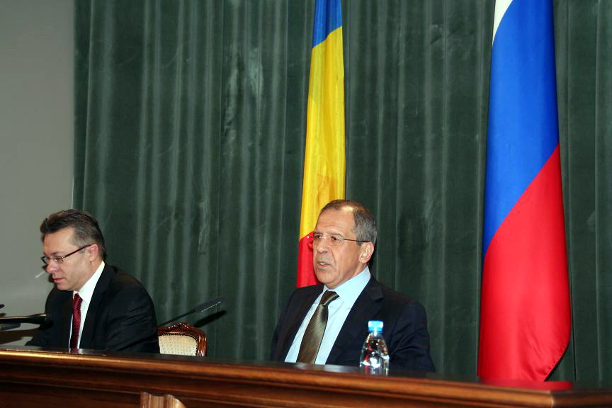 [Diaconescu+si+Lavrov+foto+Roncea.jpg]