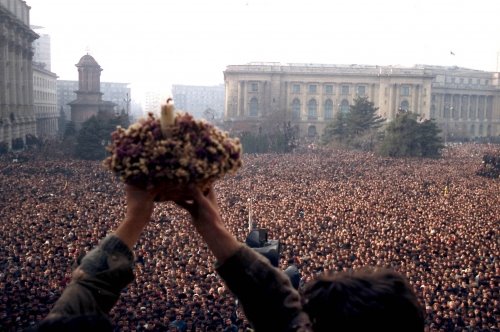 [1989+Flori+Piata+Revolutiei.jpg]