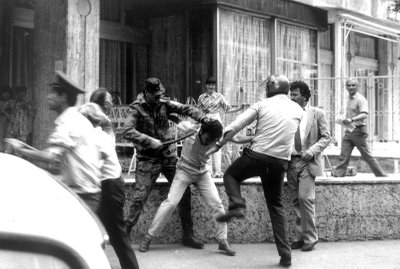 [Piata_Universitatii_13_iunie_1990_Blog_Roncea.jpg]