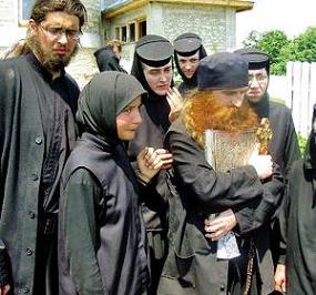 [Parintele+Daniel+de+la+Tanacu+cu+maicutele+nevinovate.jpg]