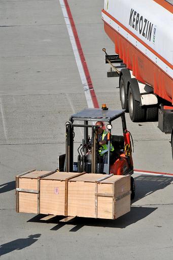 [Trupul+lui+Arpad+Magyarosi.jpg]