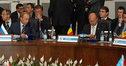 [Putin+si+Basescu.jpg]