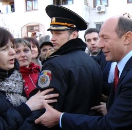 [basescu+la+chisinau.jpg]