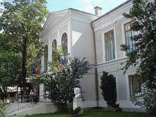 [Muzeul+Literaturii+Cristea+Ilegal.bmp]