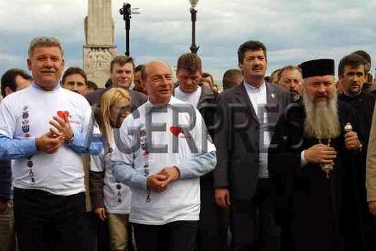 [Basescu+Andreicut.JPG]