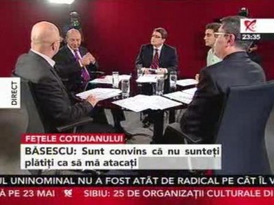 [Realitatea_Basescu_Hurezeanu_Buscu_si-o_ia.JPG]