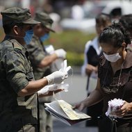 [militari+gripa+porcina.bmp]