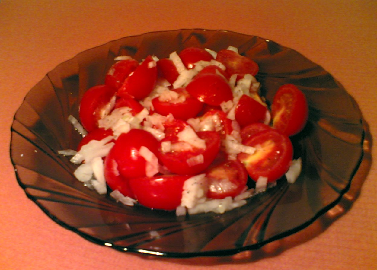 160 Calorie Tomato & Onion Salad