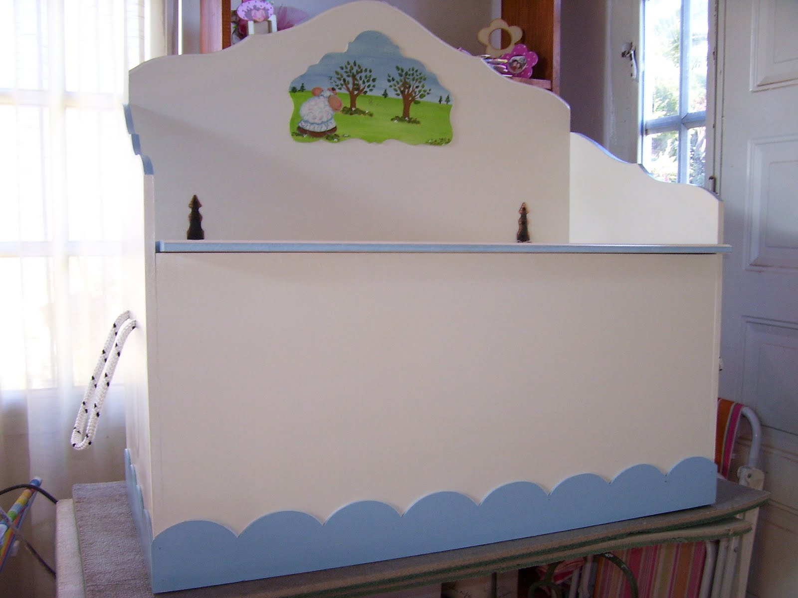 Artesanias Fabiana Aguirre: Pintura en madera y porcelana