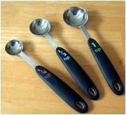 Liquidos, medidos em xícaras.