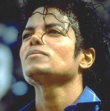 [michael_jackson_king_of_pop.jpg]