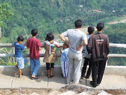 POSE S'BAGIAN bhipa8285