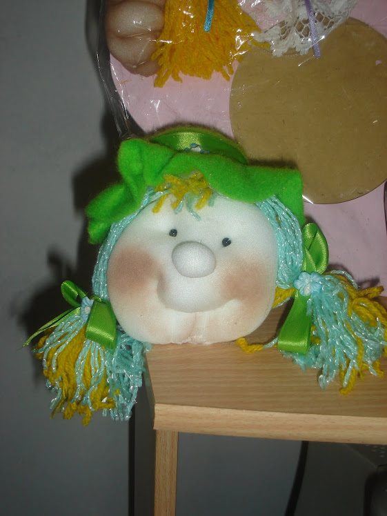 Cara muñeca soft con sombrero