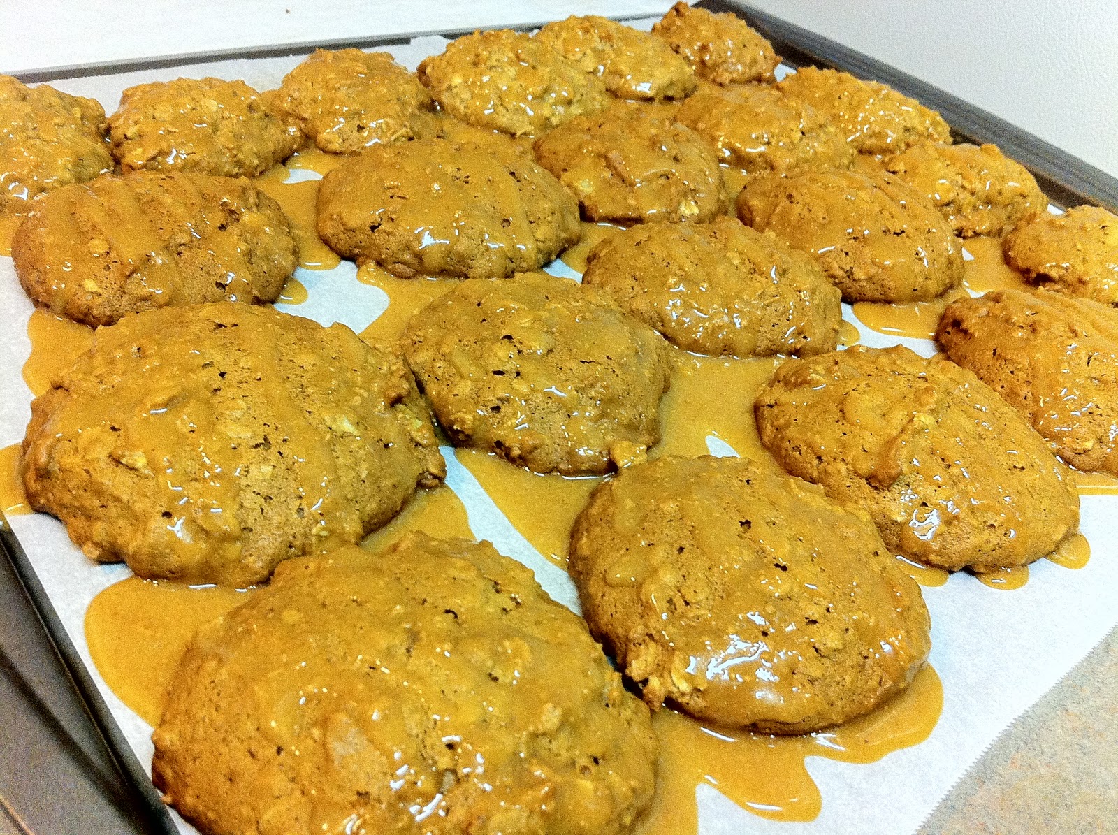 blowing up the oven peanutbutter, banana & honey cookies
