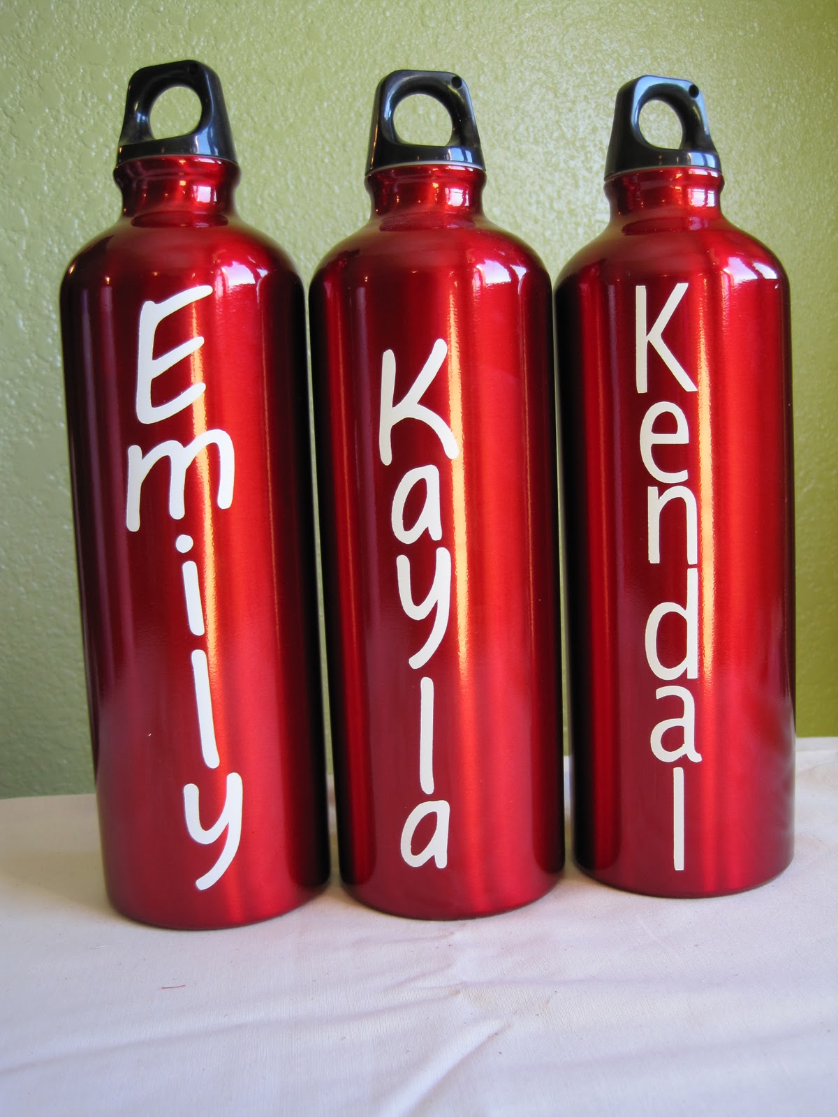Crafts and Crap Personalized Water Bottles