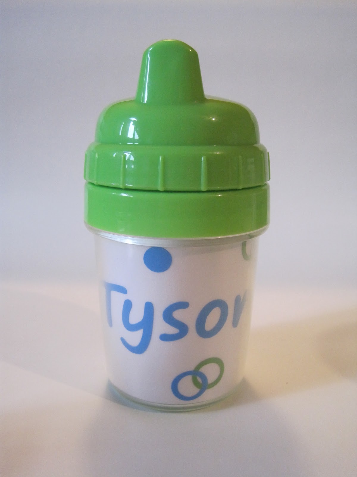 Crafts and Crap: Personalized Sippy Cups & Snack Container