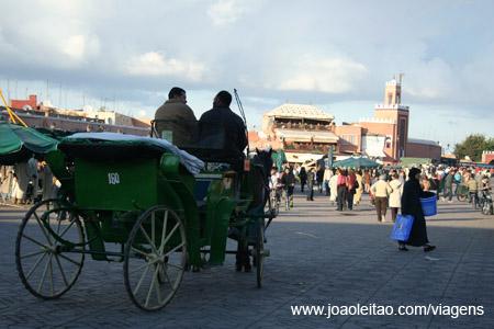 [carroca-turistas-jemaa-el-fna[1].jpg]