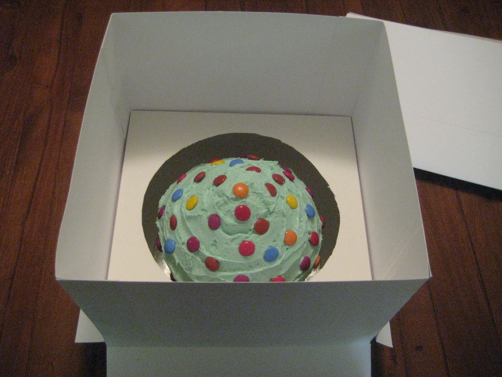 Cavey Cakes DIY cake box for Giant Cupcake
