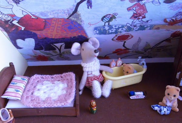 [dolls+house+5c.jpg]