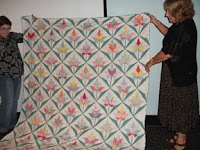 QuiltPox.com - Hugs &amp; Kisses (w/30&apos;s Repro Fabrics) Baby Quilt Pattern