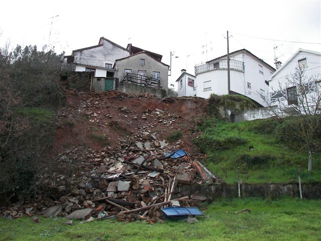 [ColmLimpPMar10+125.jpg]