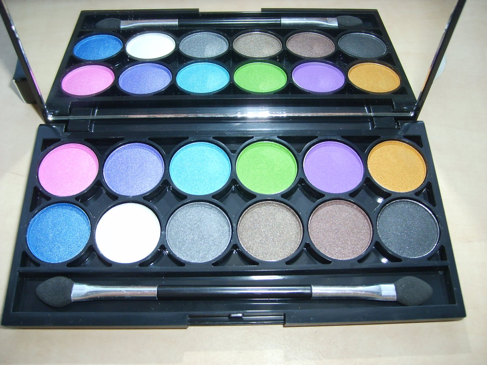 Mary's Wonderland: [FAKE!!!OMG!!!!] MAC Cream Eyeshadow palette & EOTD
