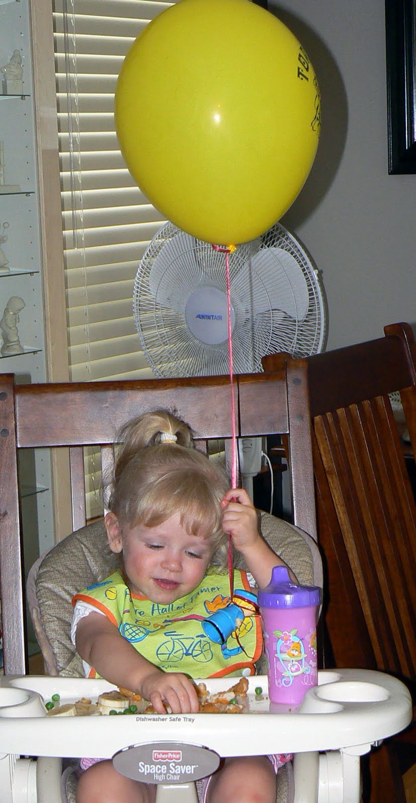 [LeAnne+and+her+Yellow+Balloon_eating+lunch.jpg]