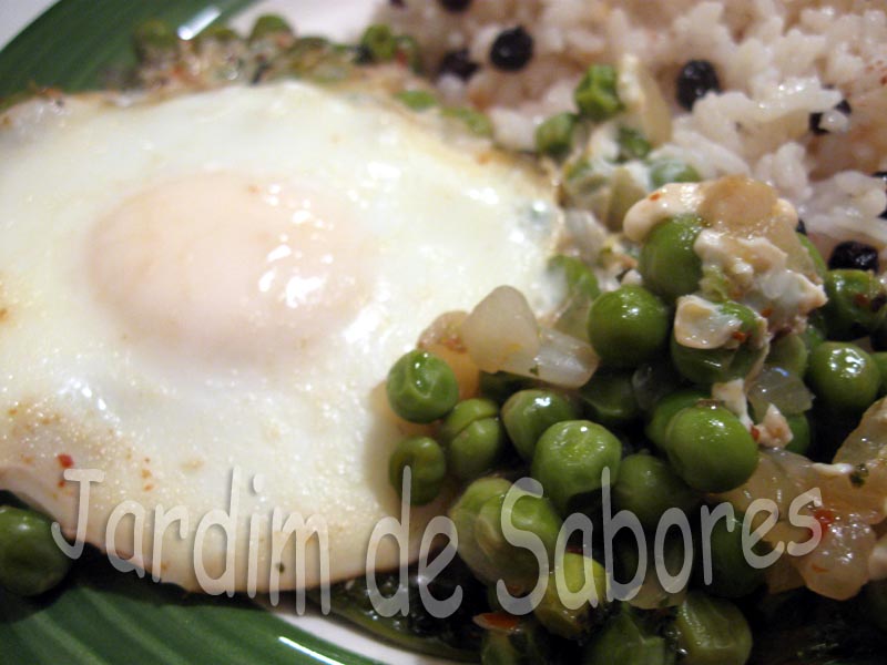 [Ovos+escalfados+com+ervilhas.jpg]