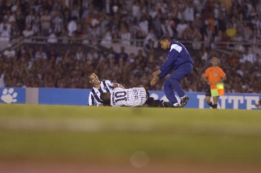 [torcedor+invadindo.bmp]