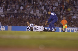 torcedor+invadindo - GALO, TORCIDA, ARANHA E TUDO MAIS