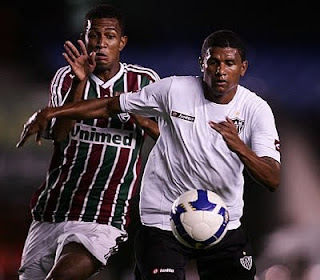 m+araujo+x+flu - Apag&atilde;o na chuva