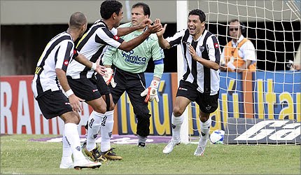 [éder+comemora+x+goiás.jpg]