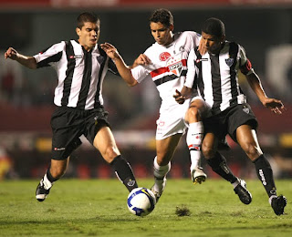 m+ara%C3%BAjo+e+ricardo - Olhos vermelhos