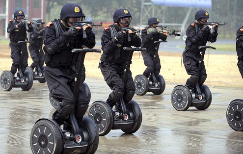 [china-military-segway-tiny-guns.jpg]