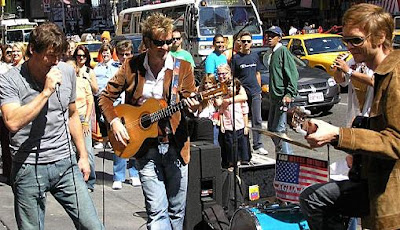 a-ha durante apresentação em Nova York, em 2005